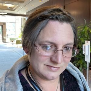 Meet your Posher, Lois